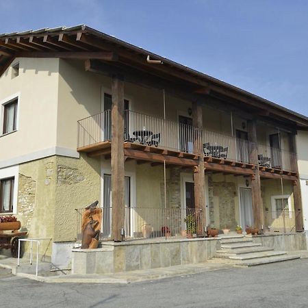 Agriturismo Ai Pruesot Bagnolo Piemonte Eksteriør billede