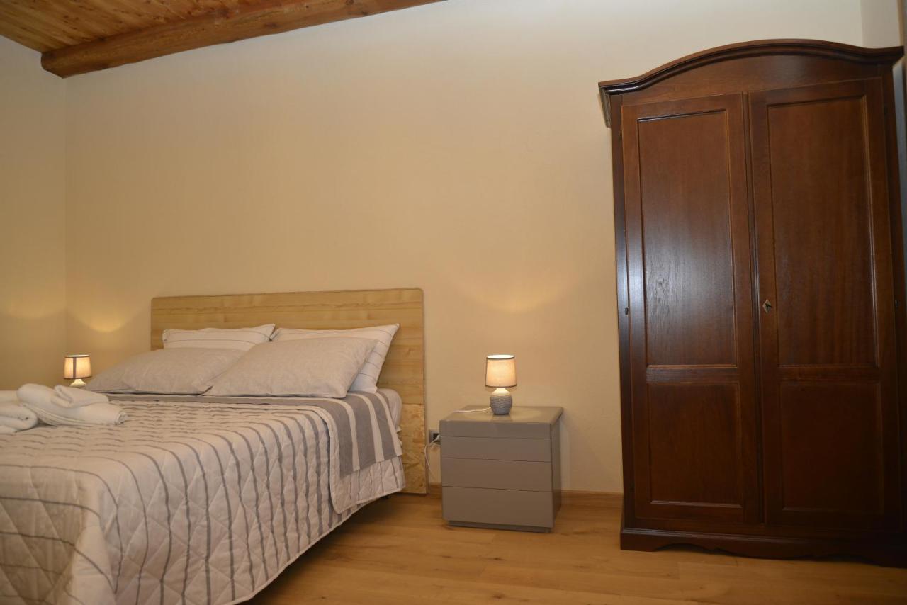 Agriturismo Ai Pruesot Bagnolo Piemonte Eksteriør billede