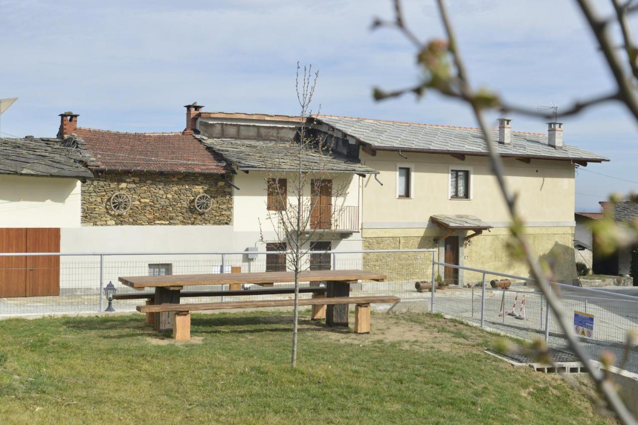 Agriturismo Ai Pruesot Bagnolo Piemonte Eksteriør billede